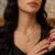 ⁦كوليه ذهبي أنيق، مصنوع من الستانلس ستيل المقاوم للصدأ، مصمم بدلاية علي شكل نجمة مرصعة بفصوص زركون براقة، مع قفل قابل للتعديل ليناسبكِ.⁩ - الصورة ⁦2⁩